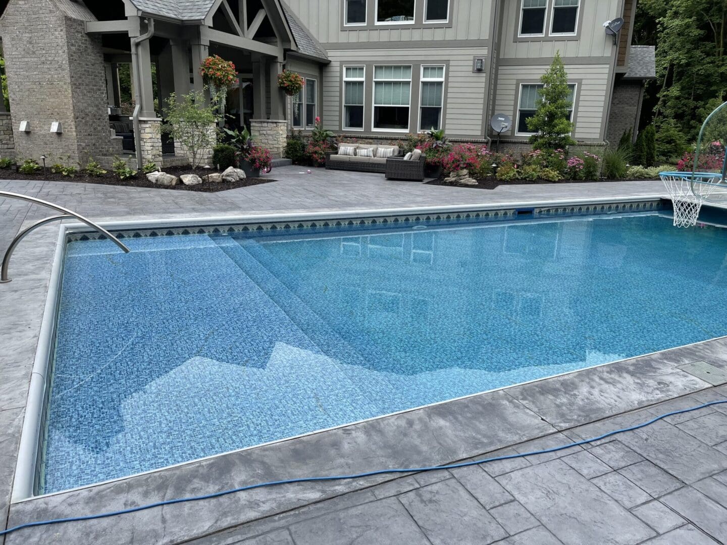 A pool with a view of the house.